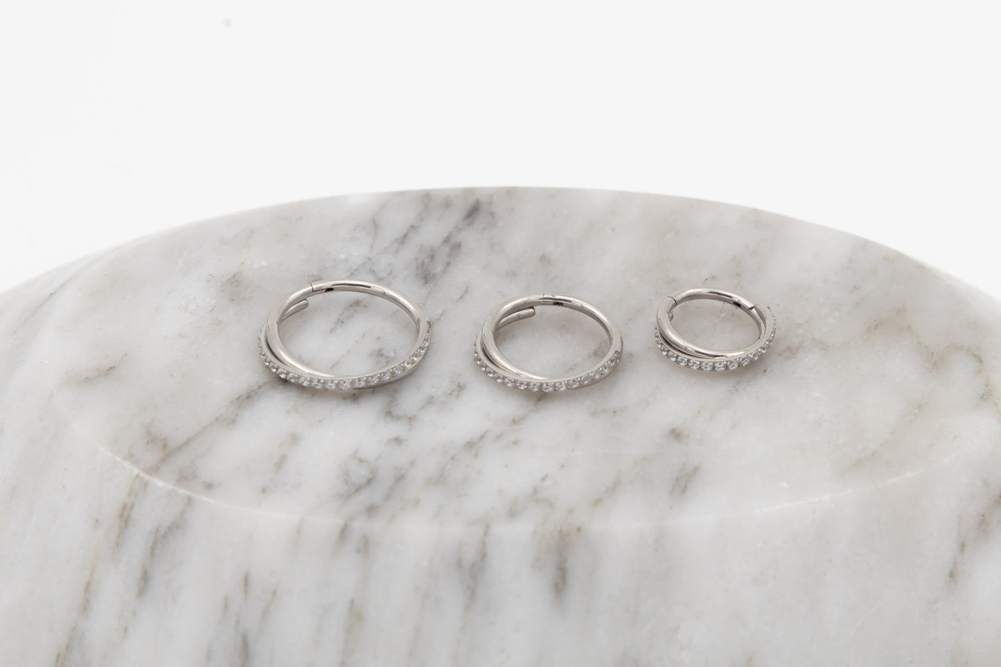 Clicker Roma Titanio Diseño Plateado