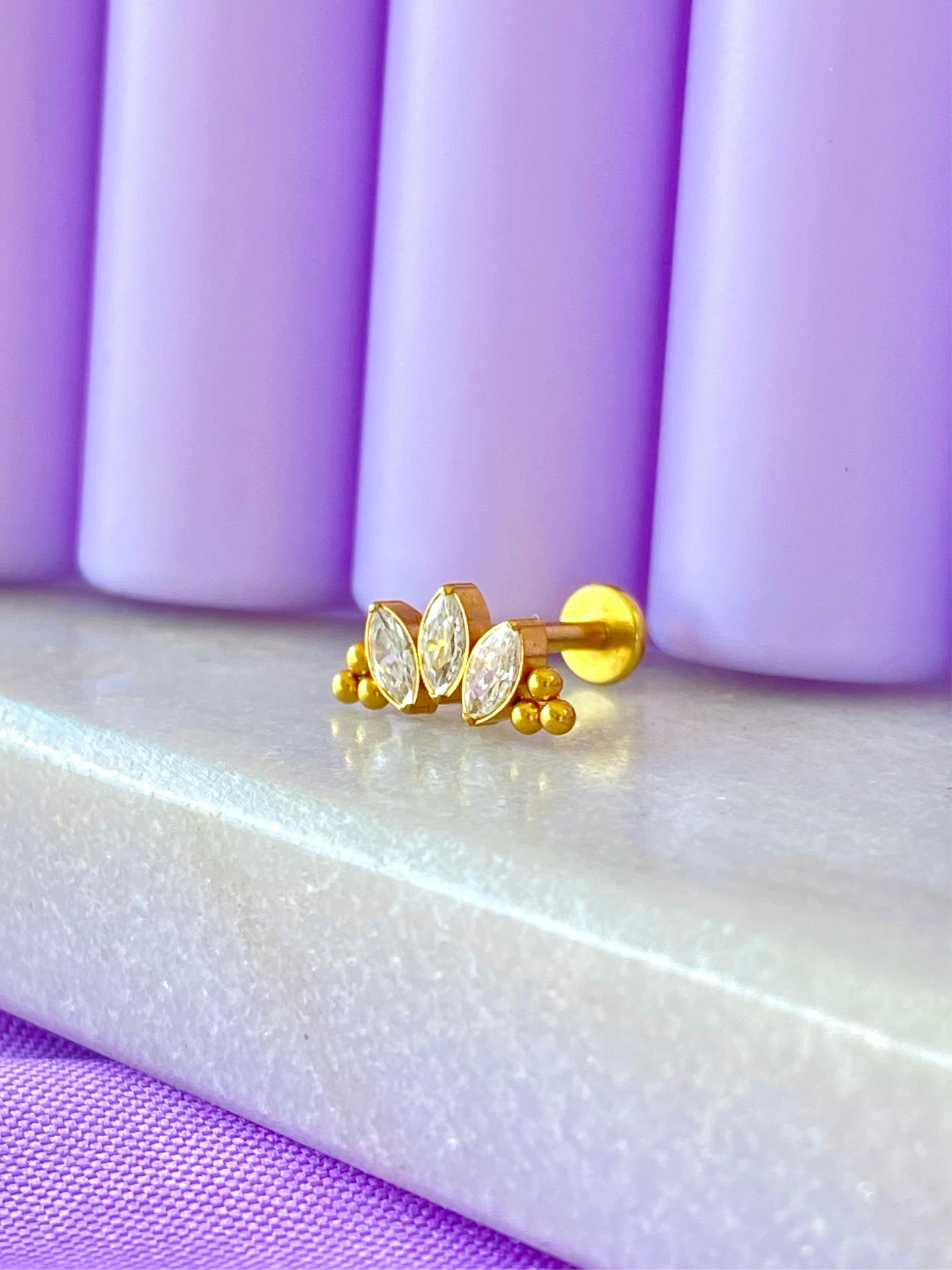 3 Pétalos con Bolitas Dorado Titanio Diseño