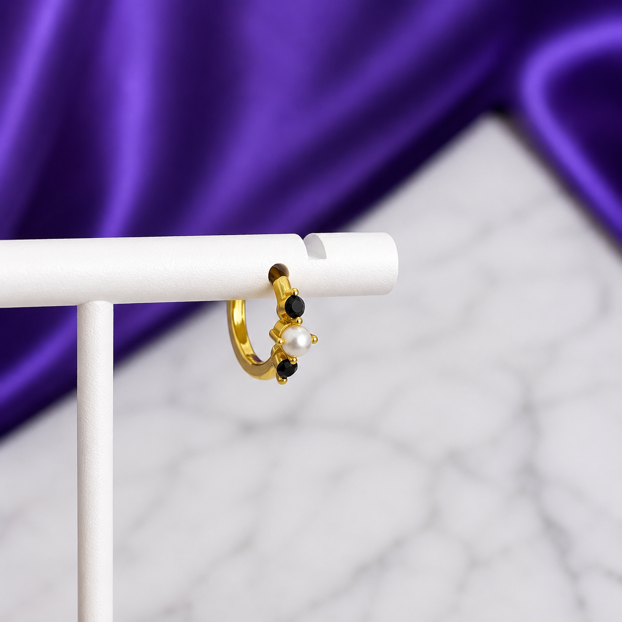 Hoop Perla Mini Doble Brillo Negro Chapa de Oro 22k