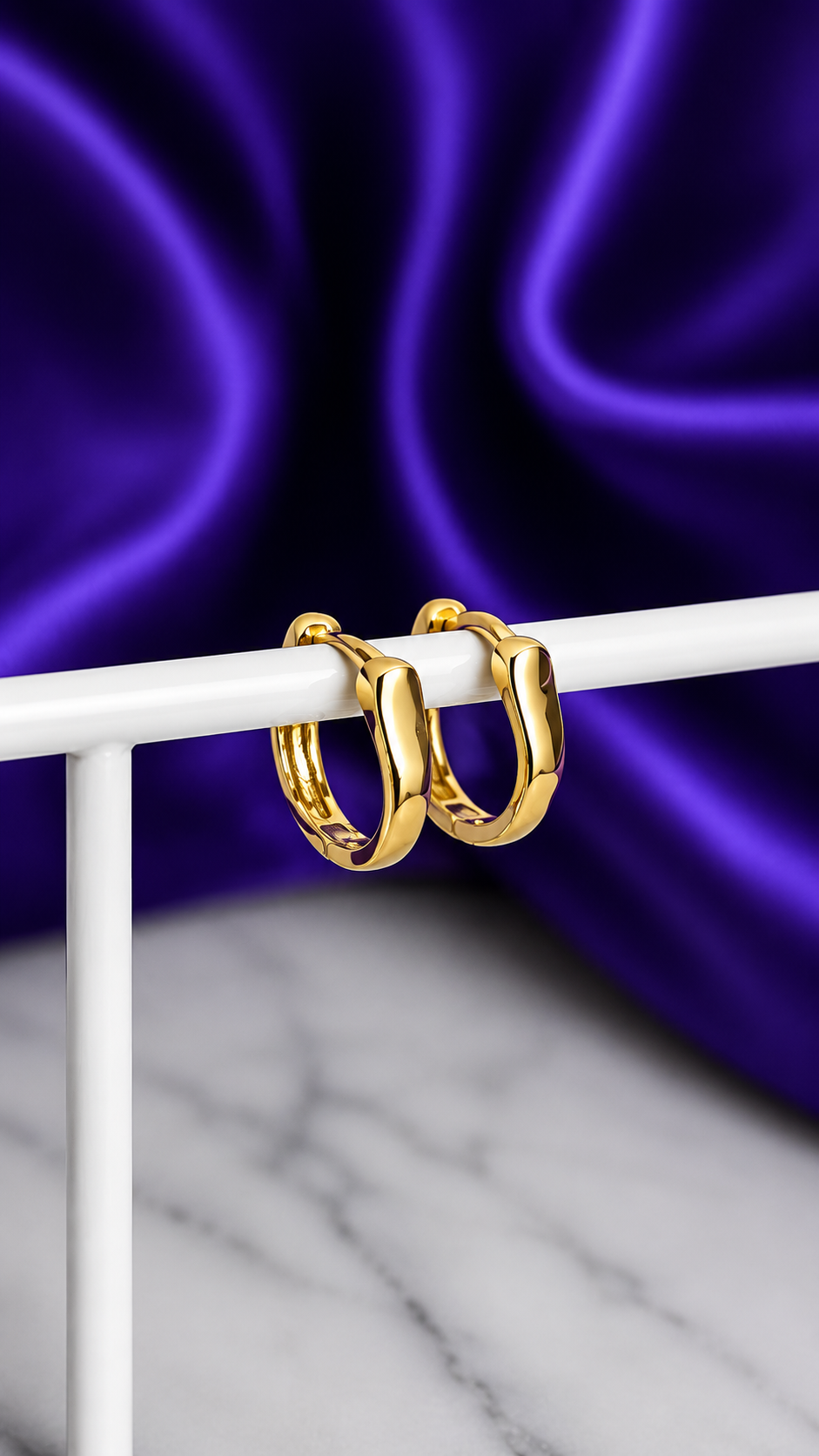 Hoop Lisa Herradura Chapa de Oro 22k