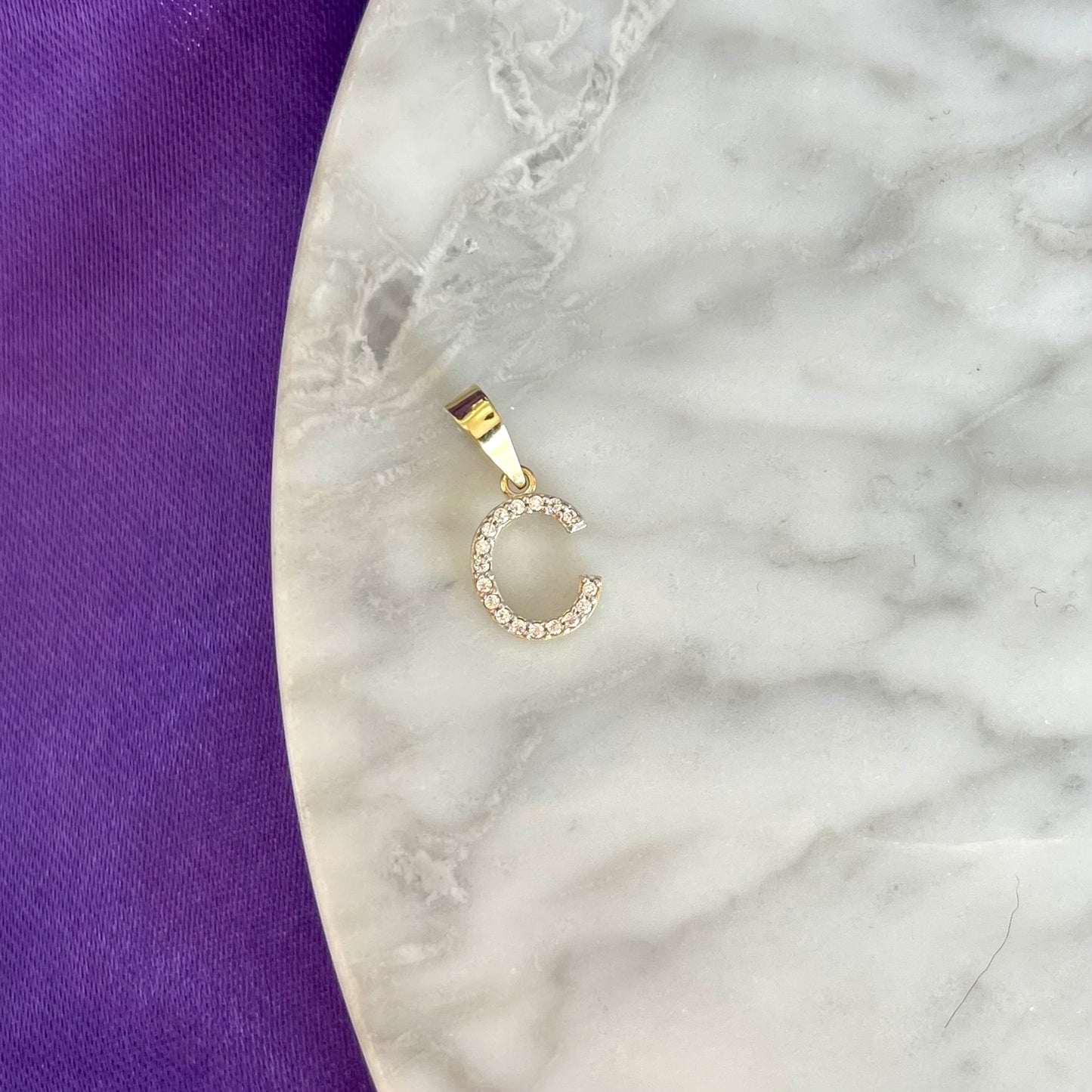 Dije Inicial "C" Med Oro 10k