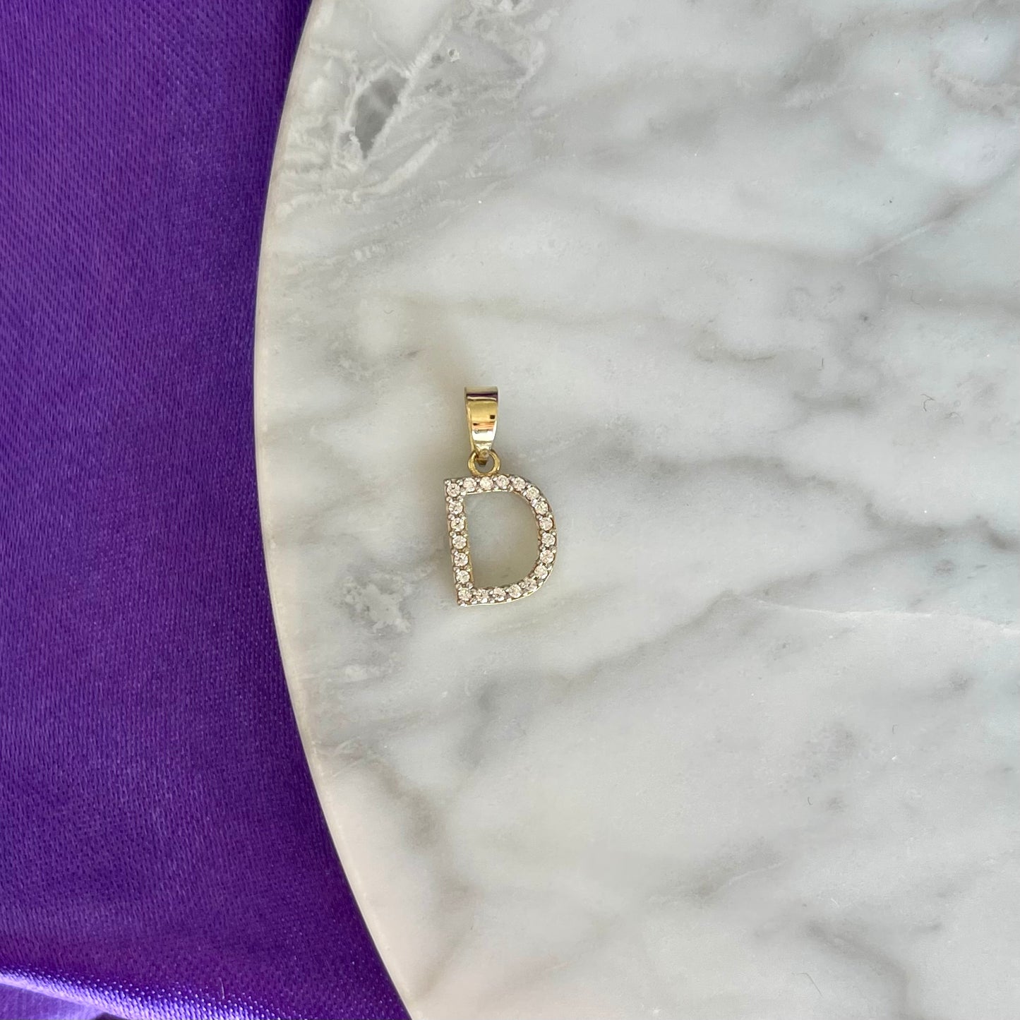 Dije Inicial "D" Med Oro 10k