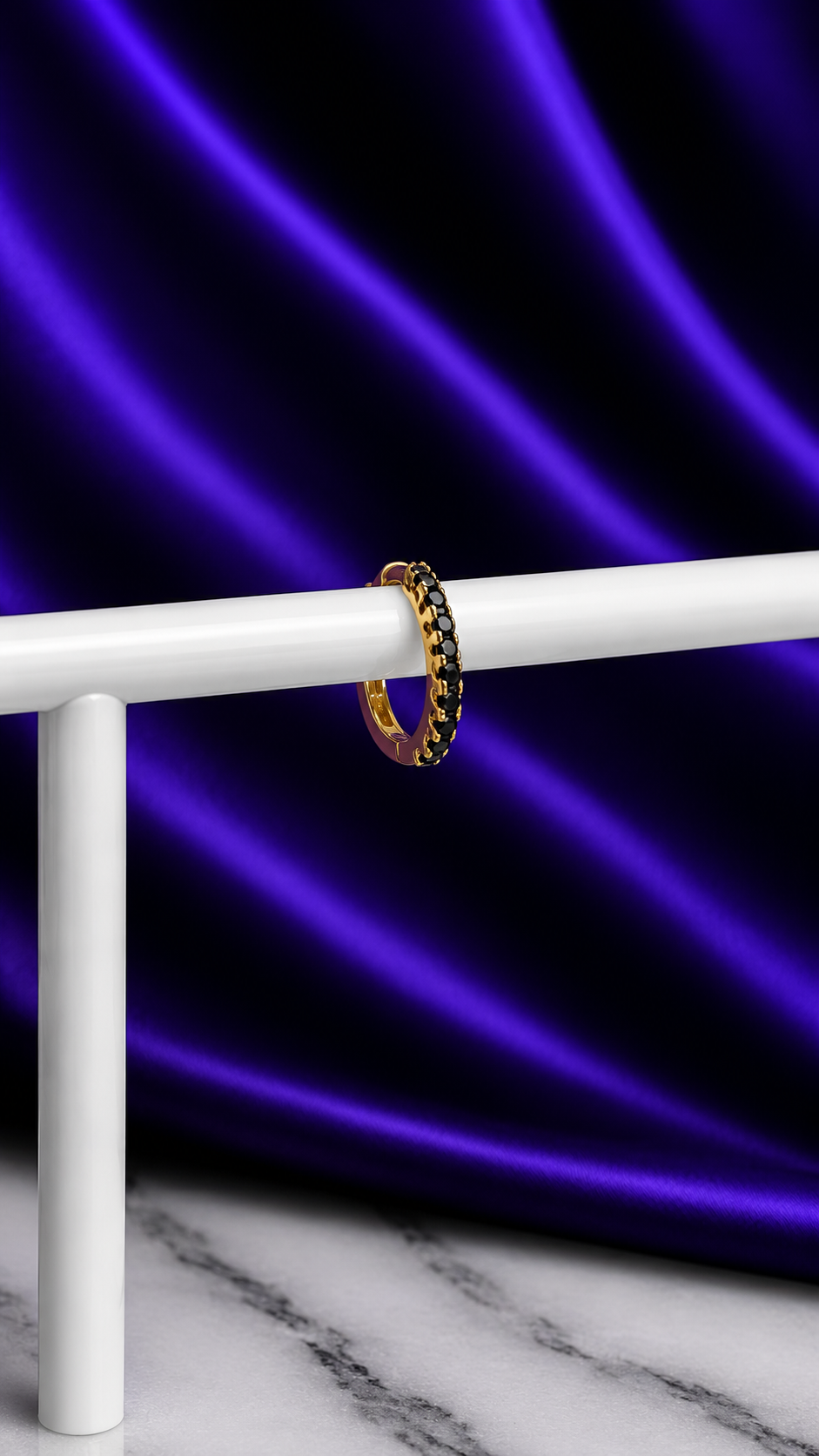 Hoop Brillos Negro Chapa de Oro 22k